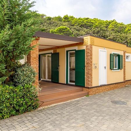 Lando Resort Kampor Екстериор снимка